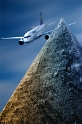 Flugzeug-Pyramide-D33_4253--Rom-2010-Farbe.jpg   26.04